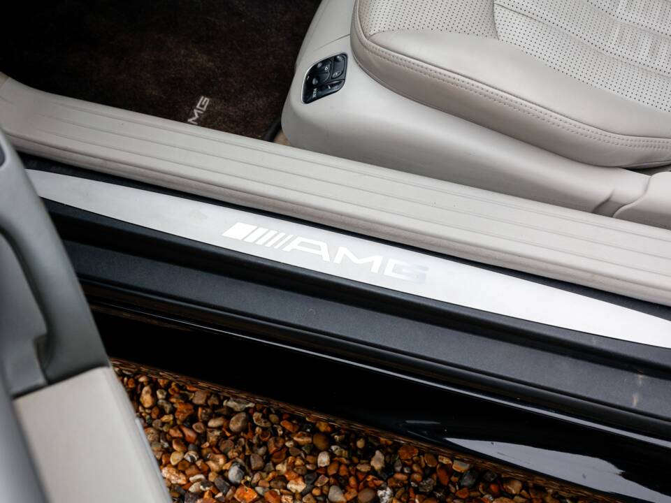 Immagine 33/46 di Mercedes-Benz SL 65 AMG (2005)