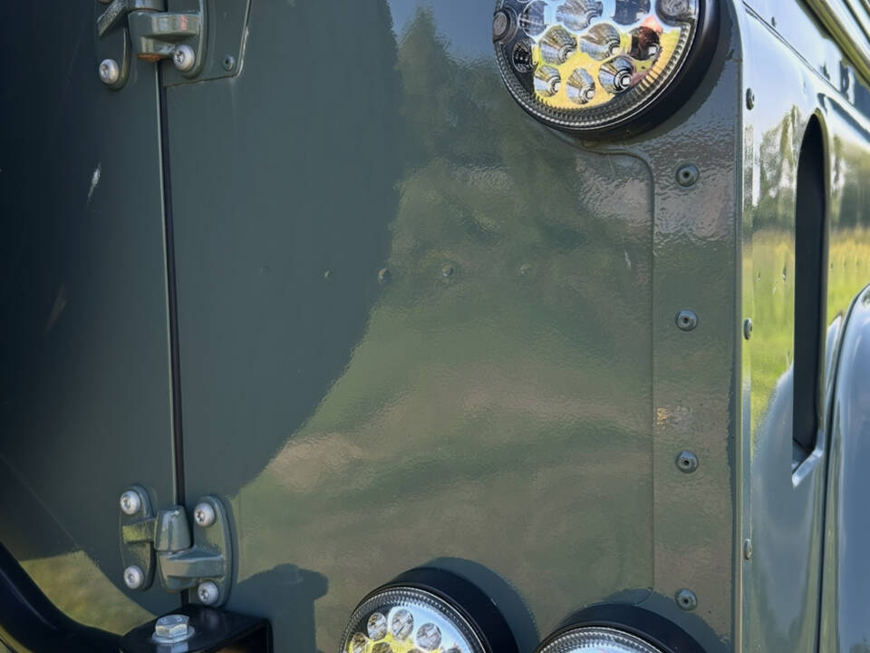 Image 12/62 de Land Rover Defender 90 (2003)