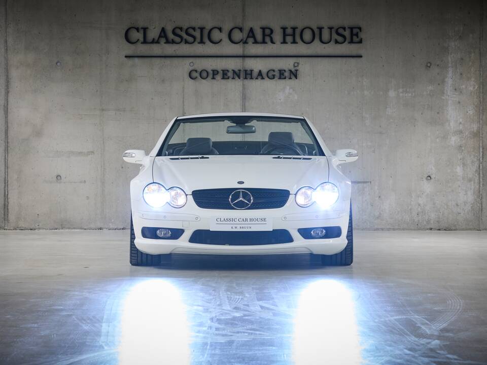 Image 17/99 de Mercedes-Benz SL 55 AMG (2005)