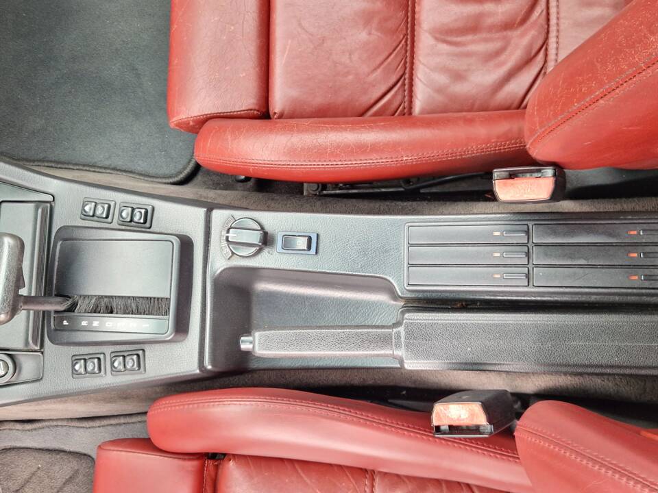 Immagine 15/19 di BMW 325i (1987)