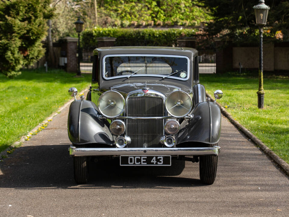 Image 7/44 of Alvis 4.3 Liter Saloon (1938)
