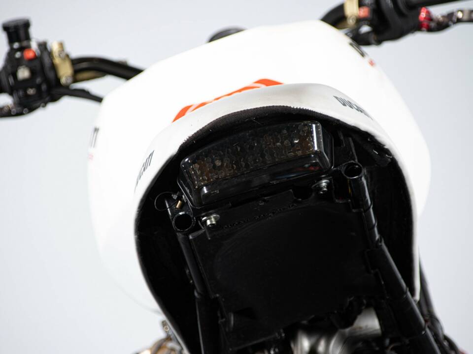 Image 13/50 of Ducati DUMMY (1998)