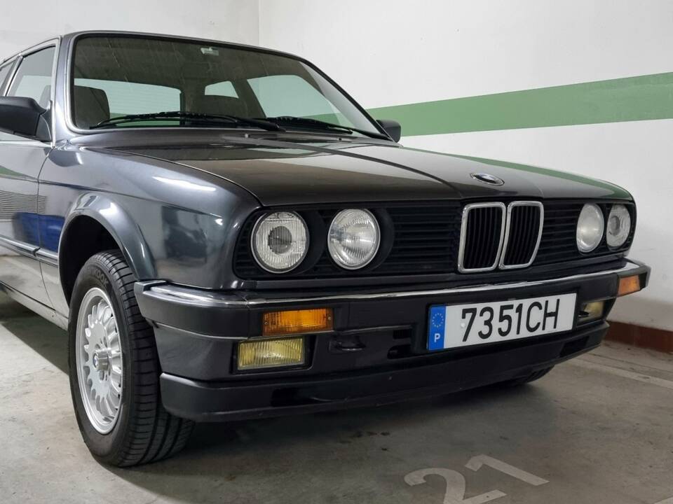 Image 51/100 of BMW 323i (1984)