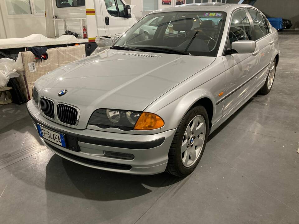 Image 2/30 of BMW 323i (1998)