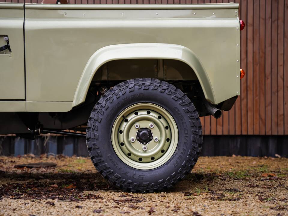 Bild 17/47 von Land Rover 90 (1990)