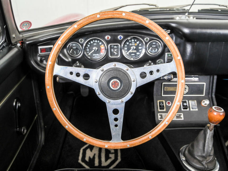 Bild 8/50 von MG MGB (1971)