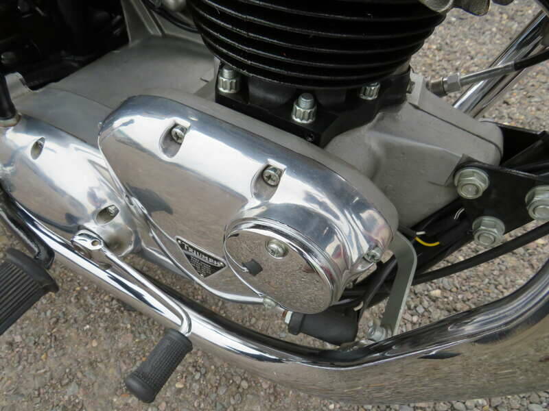 Image 23/50 de Triumph DUMMY (1970)