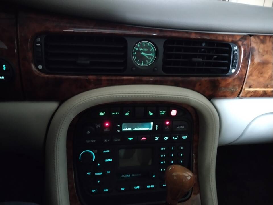 Image 69/71 of Daimler Super V8 (2000)