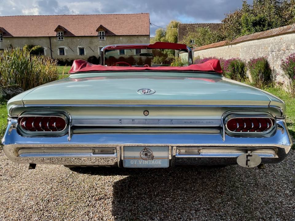Image 15/50 of Buick Electra 225 Convertible (1962)