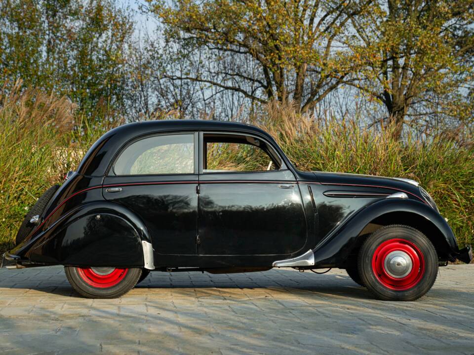 Immagine 4/50 di Peugeot 202 (1949)