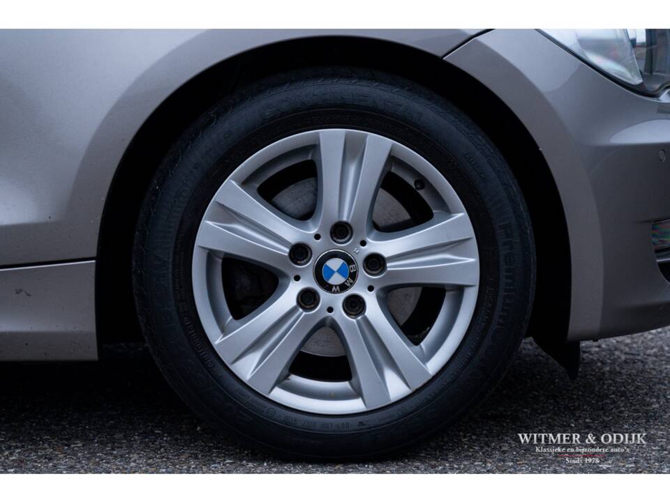Image 31/33 de BMW 118i (2010)
