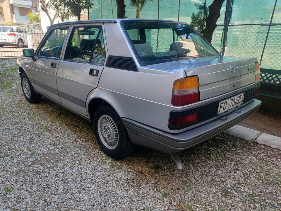 Bild 5/8 von Alfa Romeo Giulietta 1.6 (1984)
