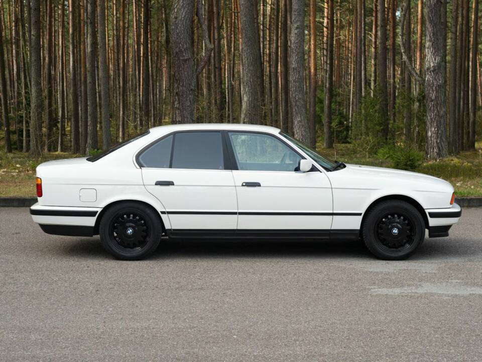 Image 4/8 de BMW 525ix (1993)