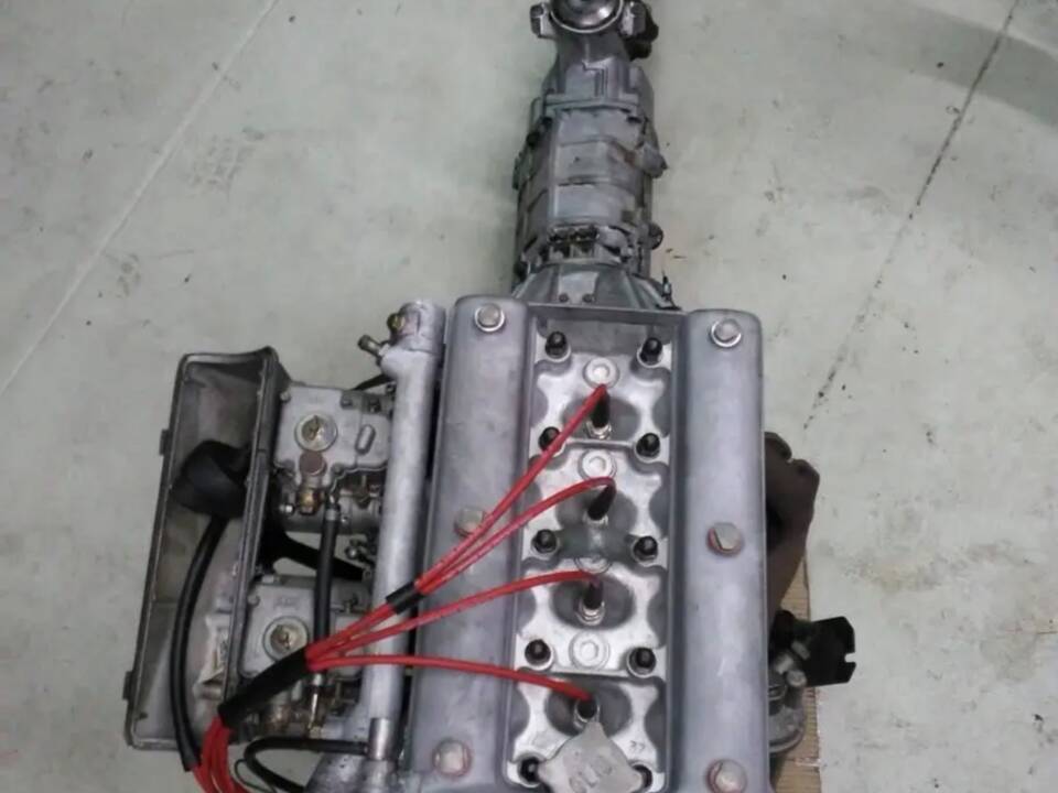 Image 6/18 of Alfa Romeo Giulia GT 1300 Junior (1968)