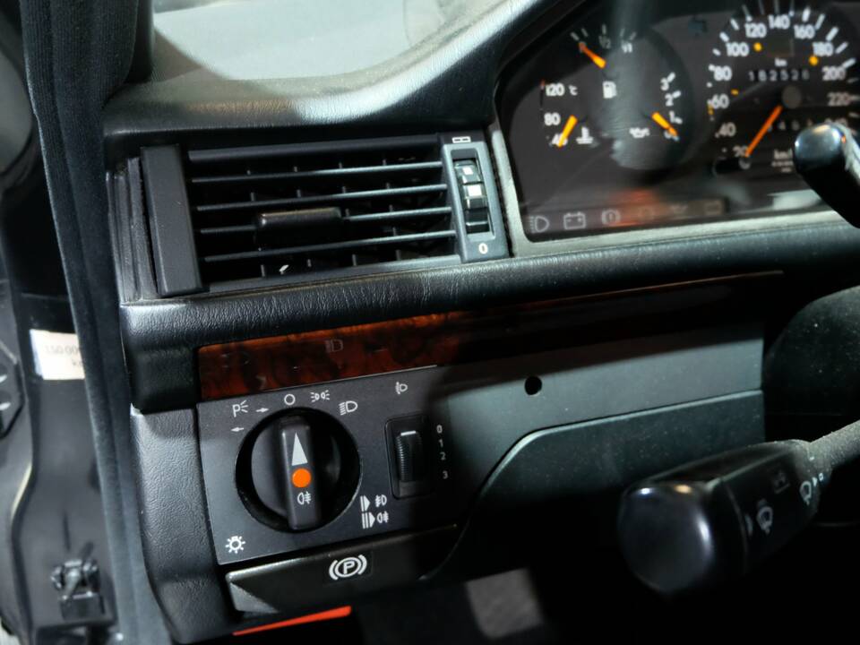 Bild 10/28 von Mercedes-Benz 500 E (1991)
