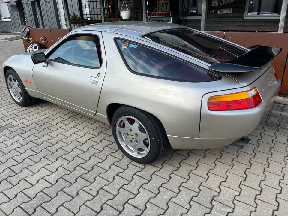 Image 2/17 de Porsche 928 GT (1989)