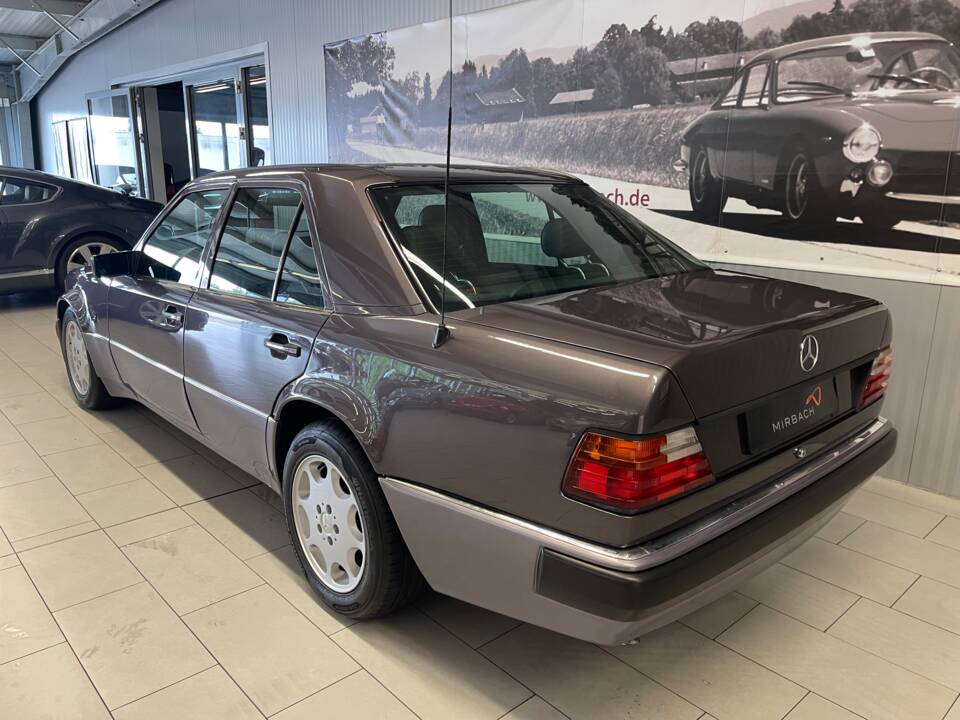 Image 9/19 de Mercedes-Benz 500 E (1992)