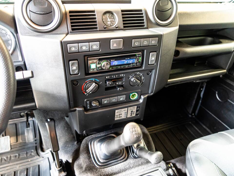 Image 15/24 of Land Rover Defender 110 (2013)