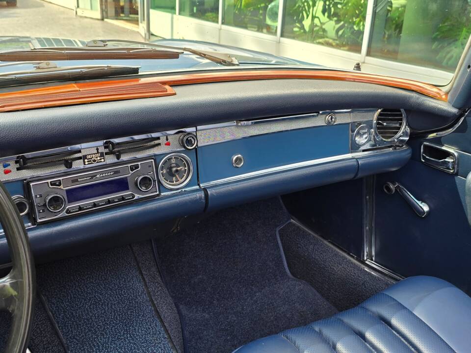Image 8/12 of Mercedes-Benz 280 SL (1970)