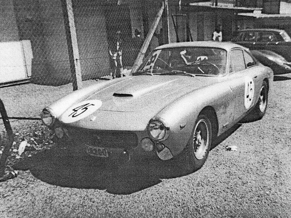Image 32/47 de Ferrari 250 GT Berlinetta Lusso (1962)