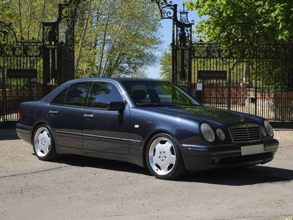 Immagine 1/50 di Mercedes-Benz E 55 AMG (1999)