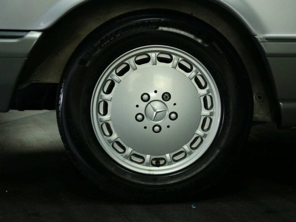 Afbeelding 48/50 van Mercedes-Benz 560 SEC (1991)