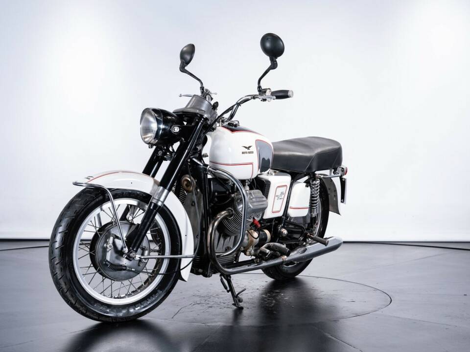 Immagine 9/30 di Moto Guzzi V 7 (1967)