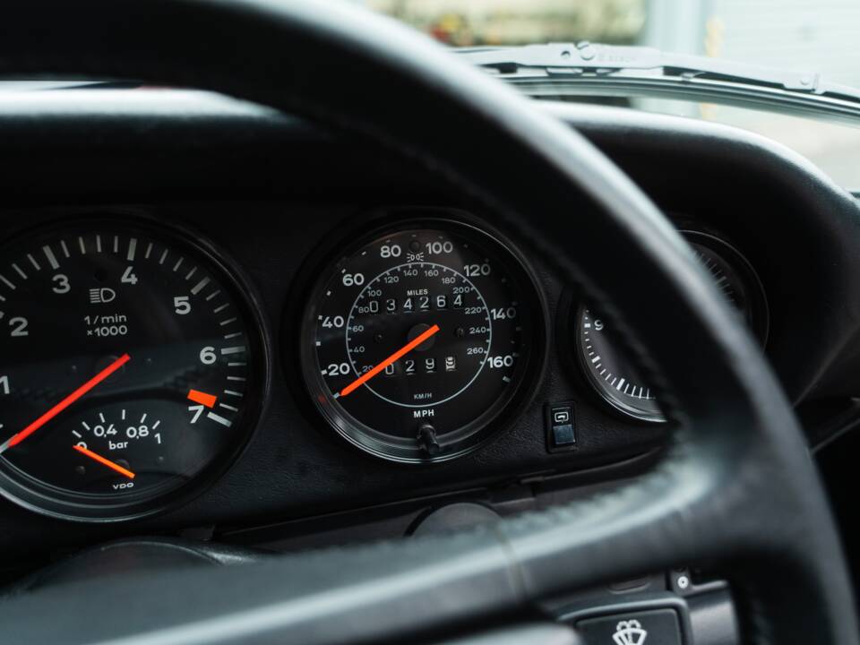 Image 39/67 of Porsche 911 Turbo 3.3 (1987)