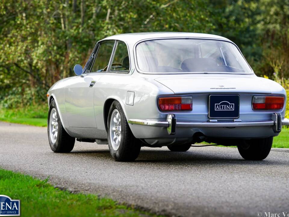Bild 52/62 von Alfa Romeo 2000 GT Veloce (1974)