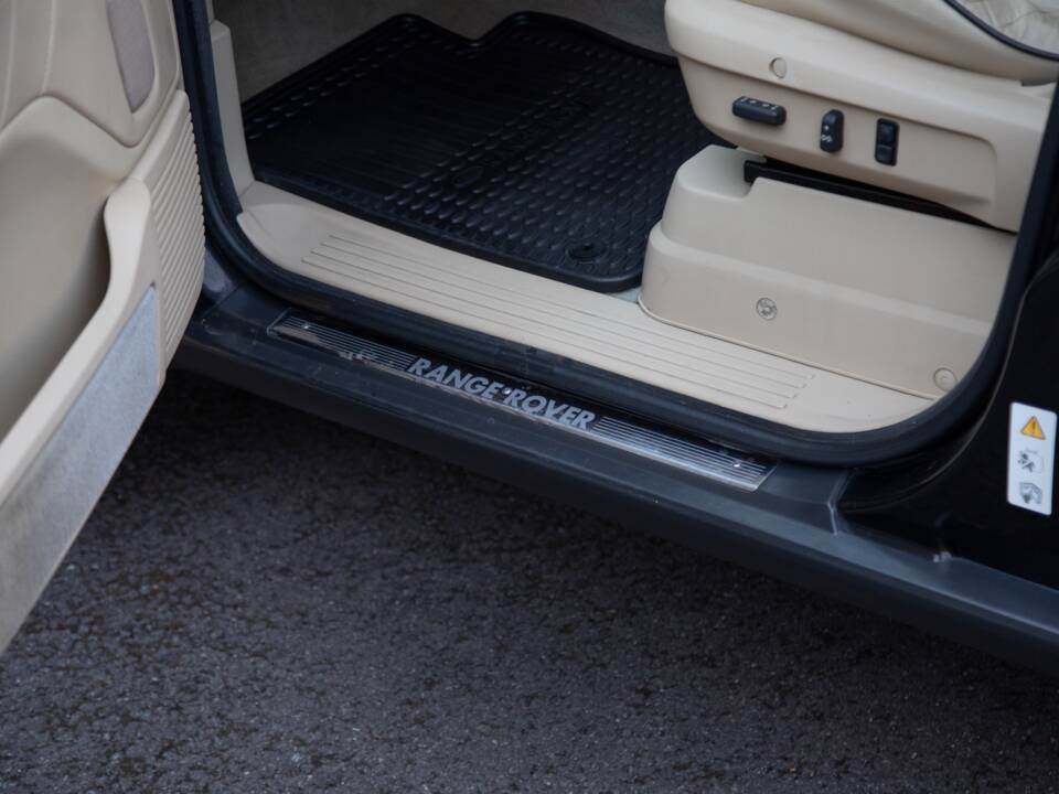 Immagine 42/50 di Land Rover Range Rover 4.6 Vogue (2001)