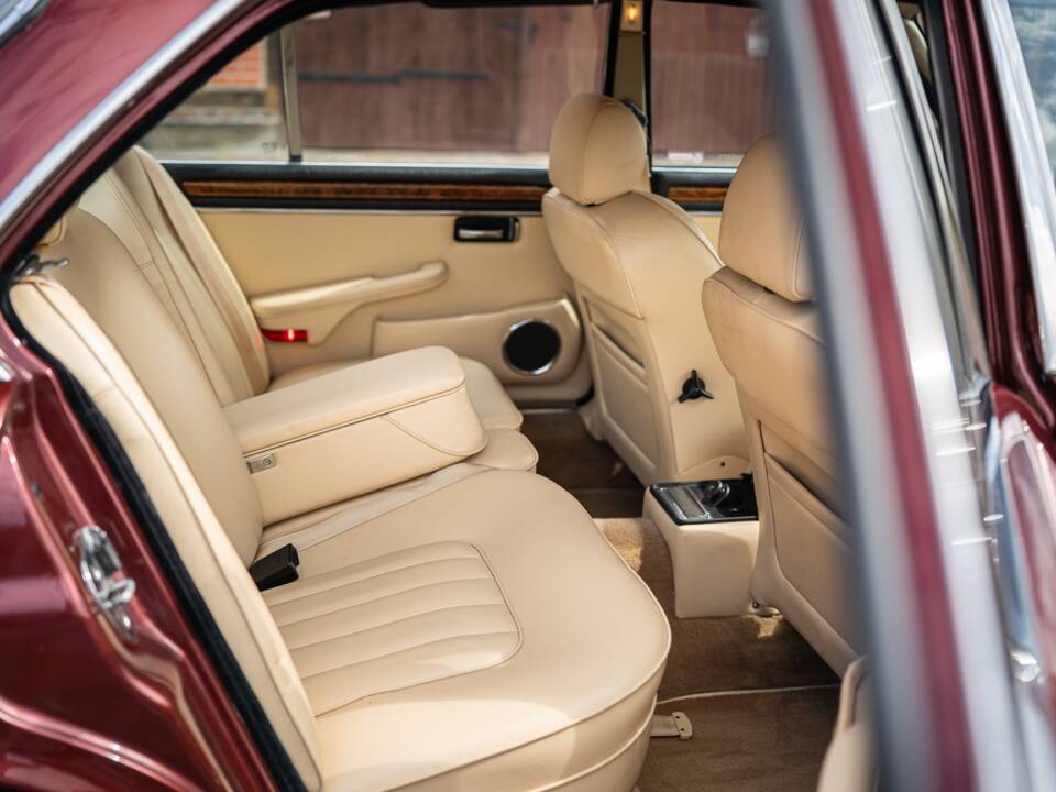 Bild 40/46 von Jaguar XJ 12 (1991)