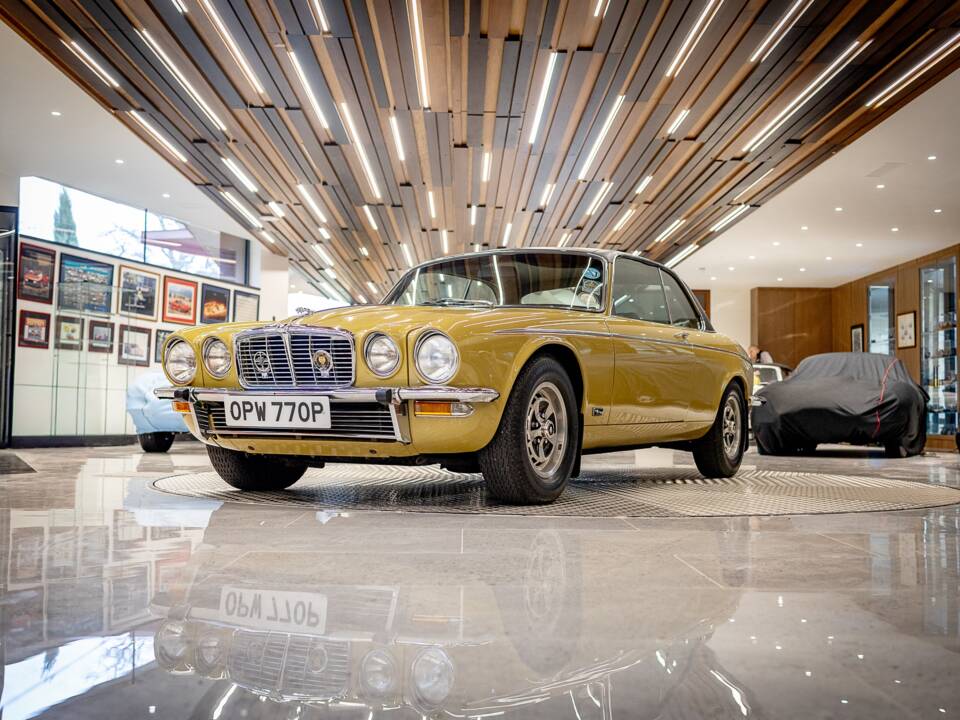 Image 8/50 de Jaguar XJ 6 C 4.2 (1975)