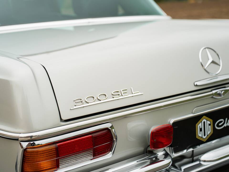 Image 16/50 of Mercedes-Benz 300 SEL 6.3 (1970)