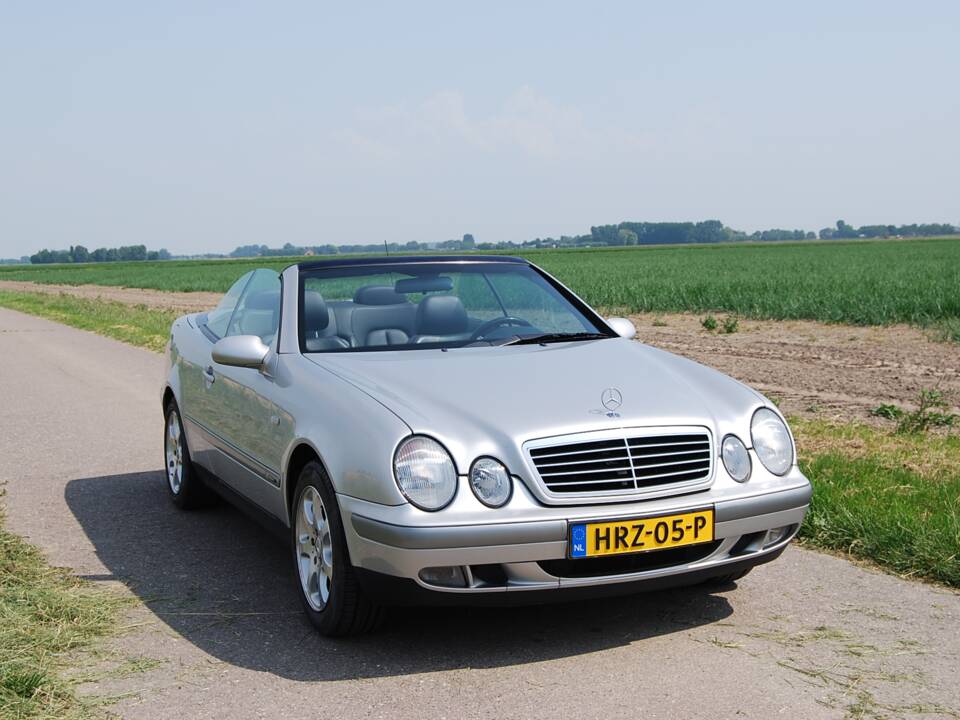 Image 1/46 of Mercedes-Benz CLK 200 (1999)