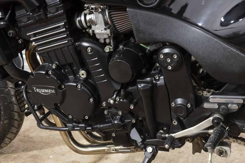 Image 34/37 of Triumph Speed Triple (1995)