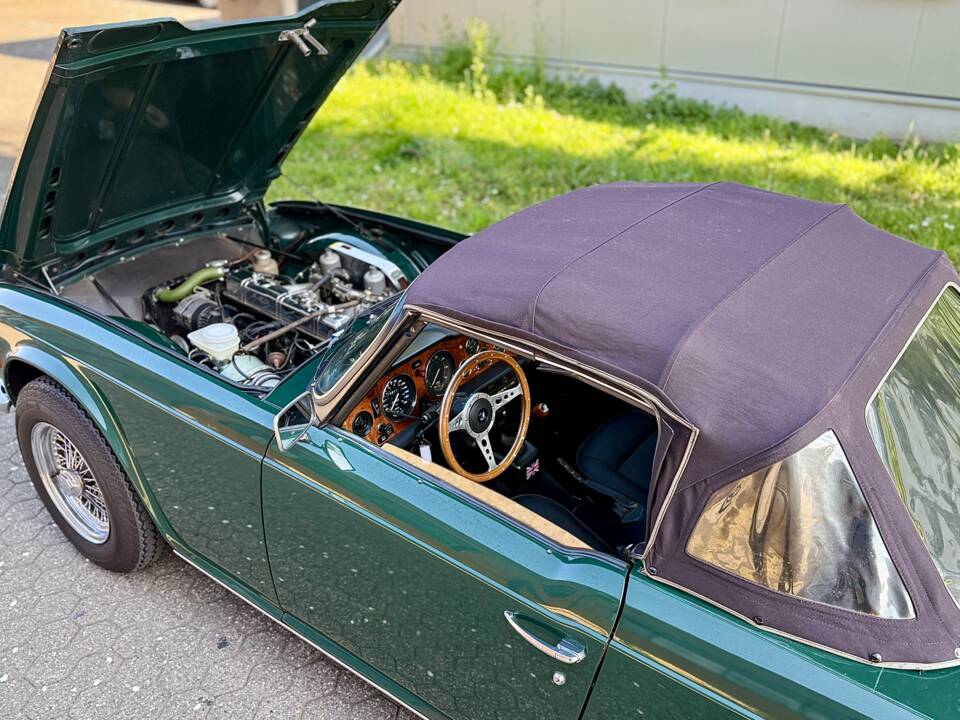 Image 6/24 de Triumph TR 6 (1973)
