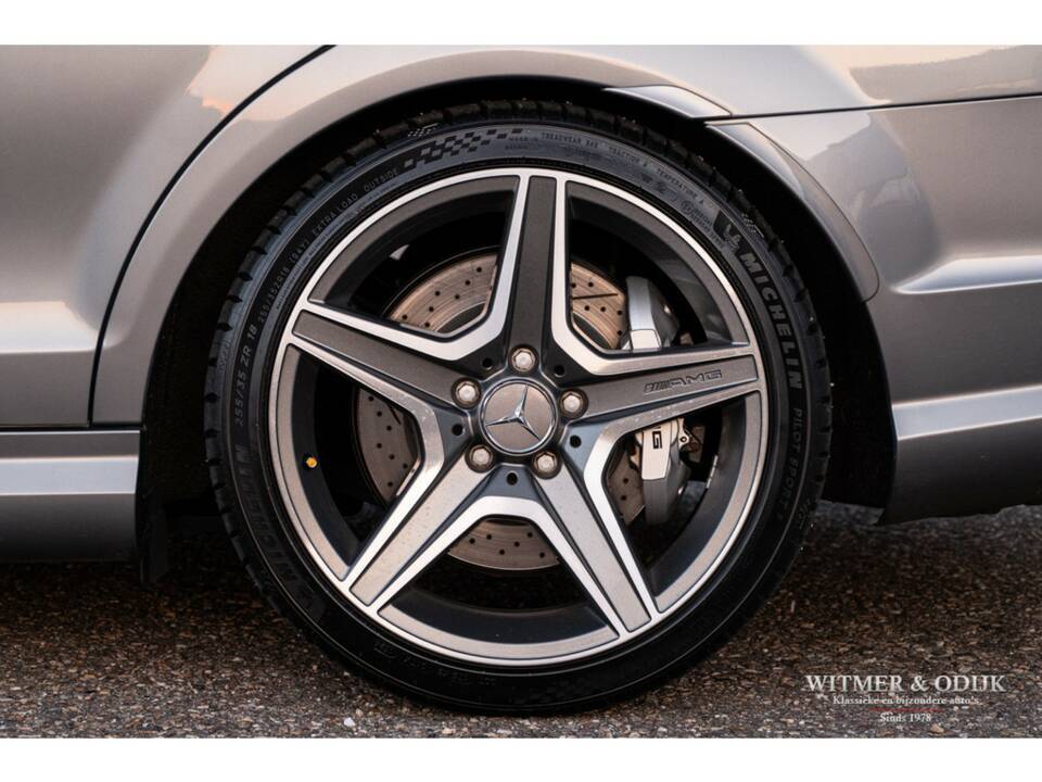 Imagen 24/40 de Mercedes-Benz C 63 AMG T (2009)