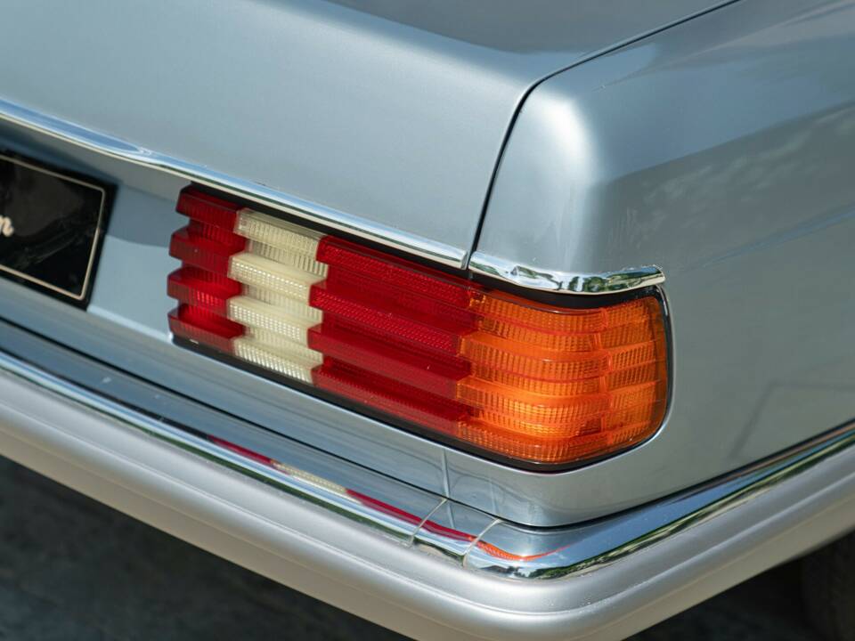 Afbeelding 19/50 van Mercedes-Benz 380 SEC (1982)