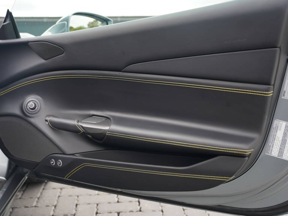 Image 14/50 of Ferrari 488 GTB (2017)