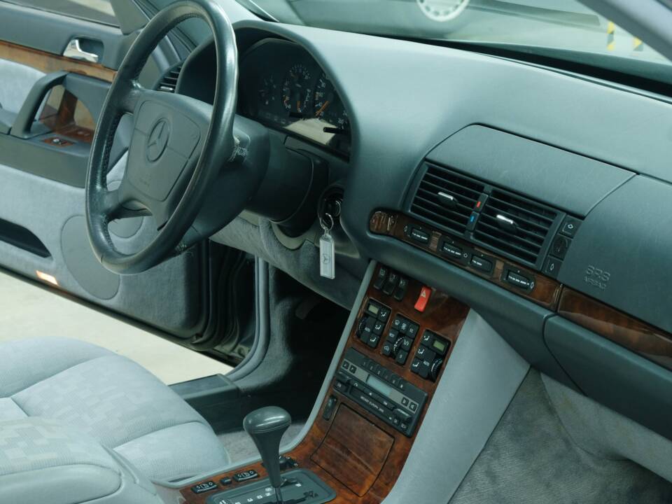 Bild 33/50 von Mercedes-Benz 300 SE (1992)