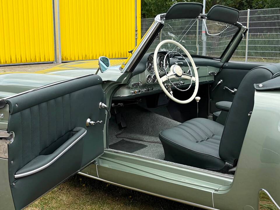 Image 13/25 of Mercedes-Benz 190 SL (1957)