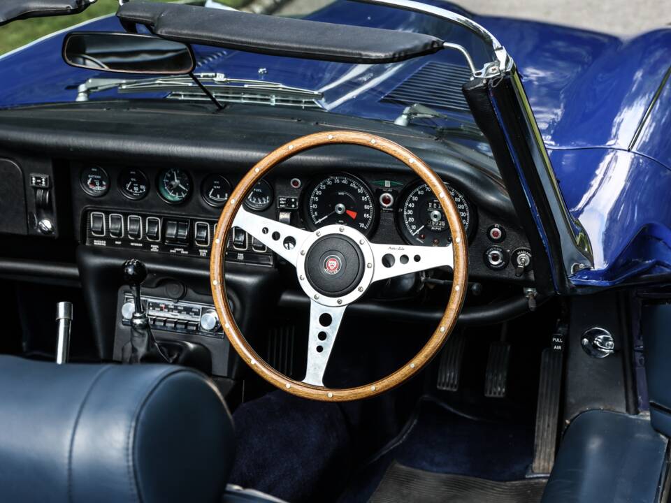 Image 32/43 de Jaguar Type E V12 (1974)