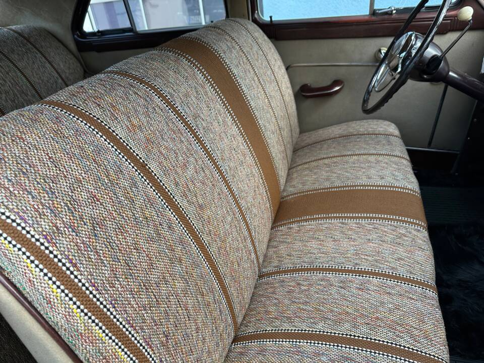 Immagine 53/70 di Packard Deluxe Eight Club Sedan (1950)