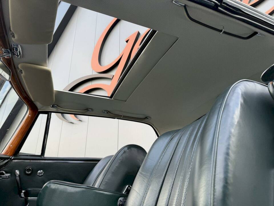 Immagine 22/36 di Mercedes-Benz 250 SE (1966)