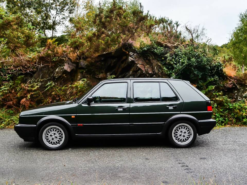 Image 18/37 de Volkswagen Golf III 2.0 16V GTI (1992)