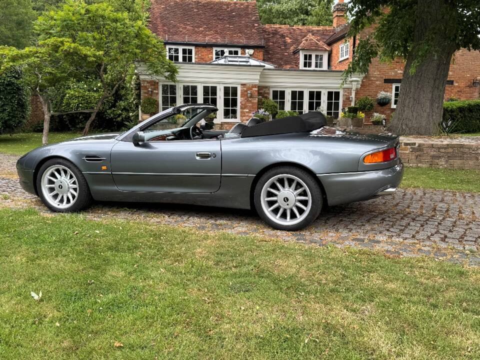 Image 12/28 of Aston Martin DB 7 Volante (1997)