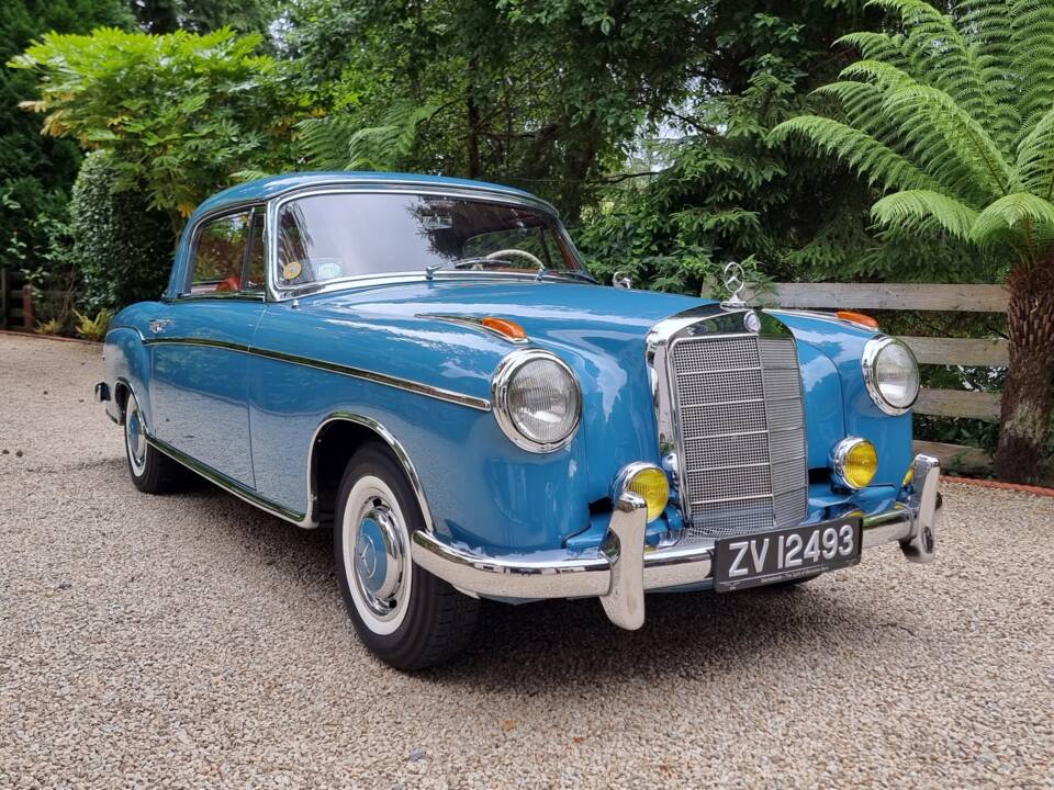 Image 23/100 of Mercedes-Benz 220 SE (1960)