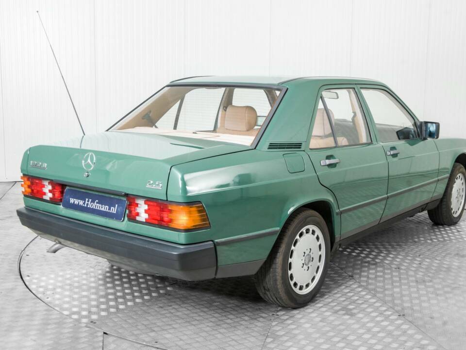 Obraz 26/50 pojazdu Mercedes-Benz 190 D 2.5 (1986)
