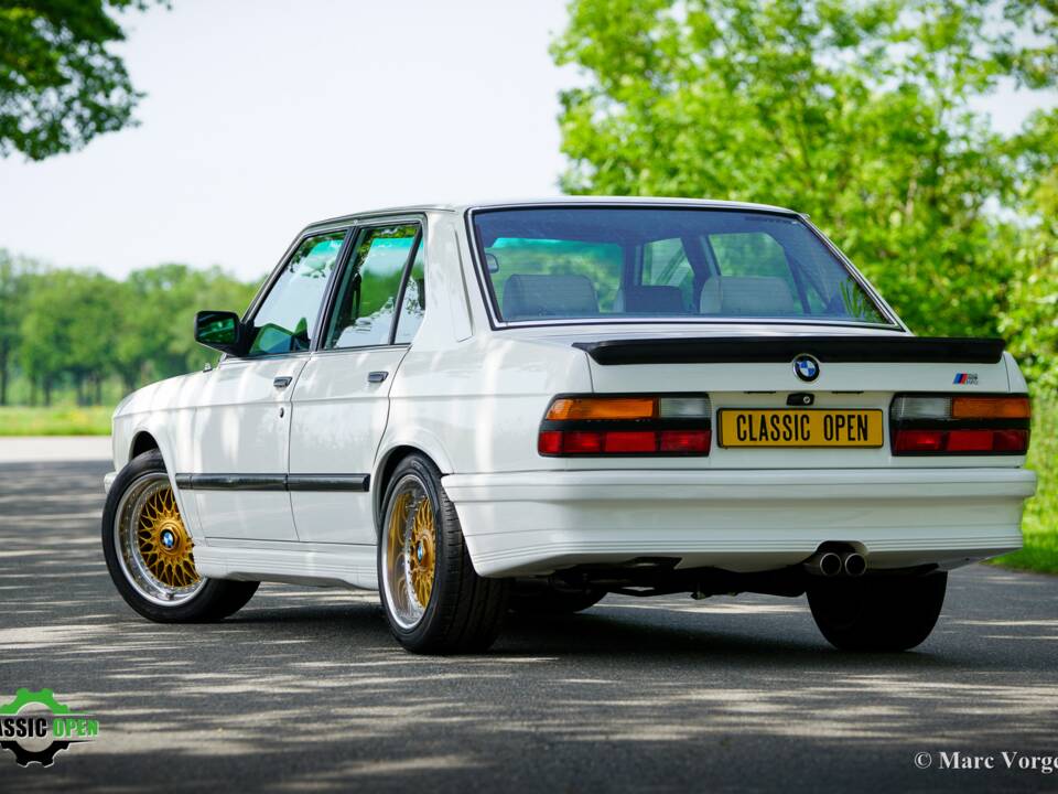 Image 45/51 of BMW M 535i (1985)