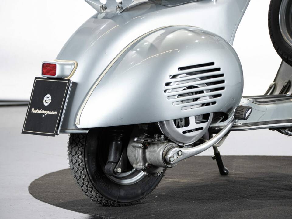 Image 25/45 of Piaggio Vespa 150 (1958)